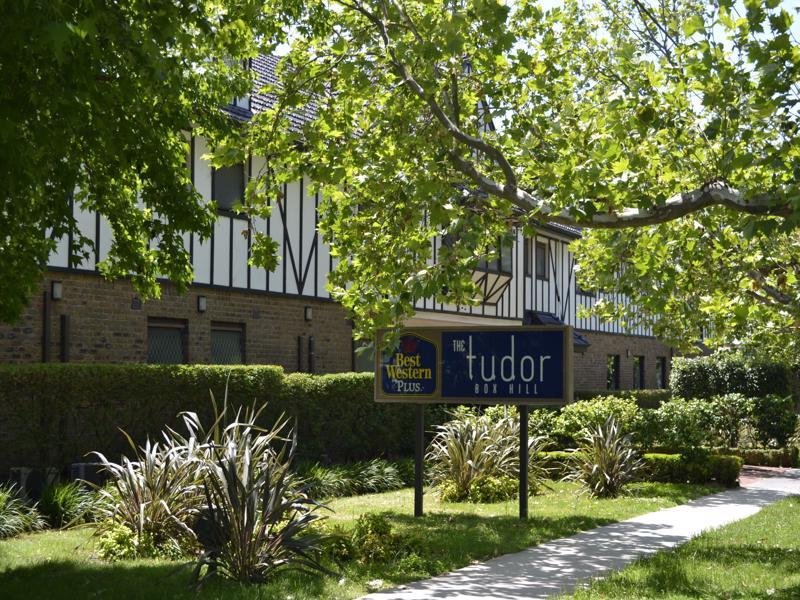 Best Western Plus The Tudor Box Hill Exterior photo
