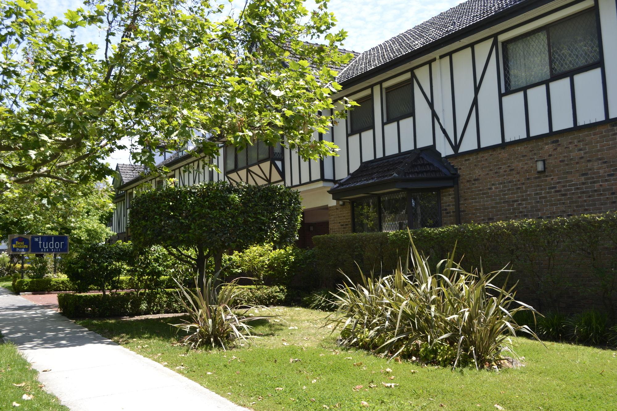 Best Western Plus The Tudor Box Hill Exterior photo