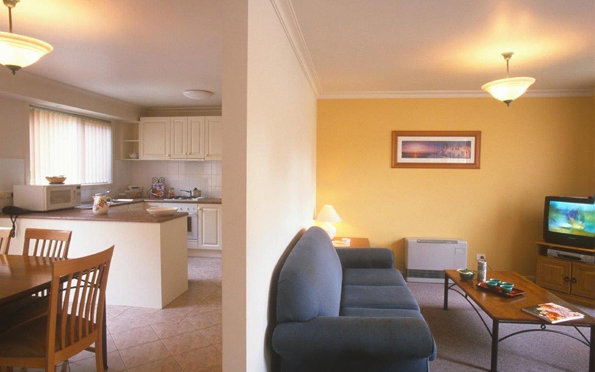 Best Western Plus The Tudor Box Hill Room photo