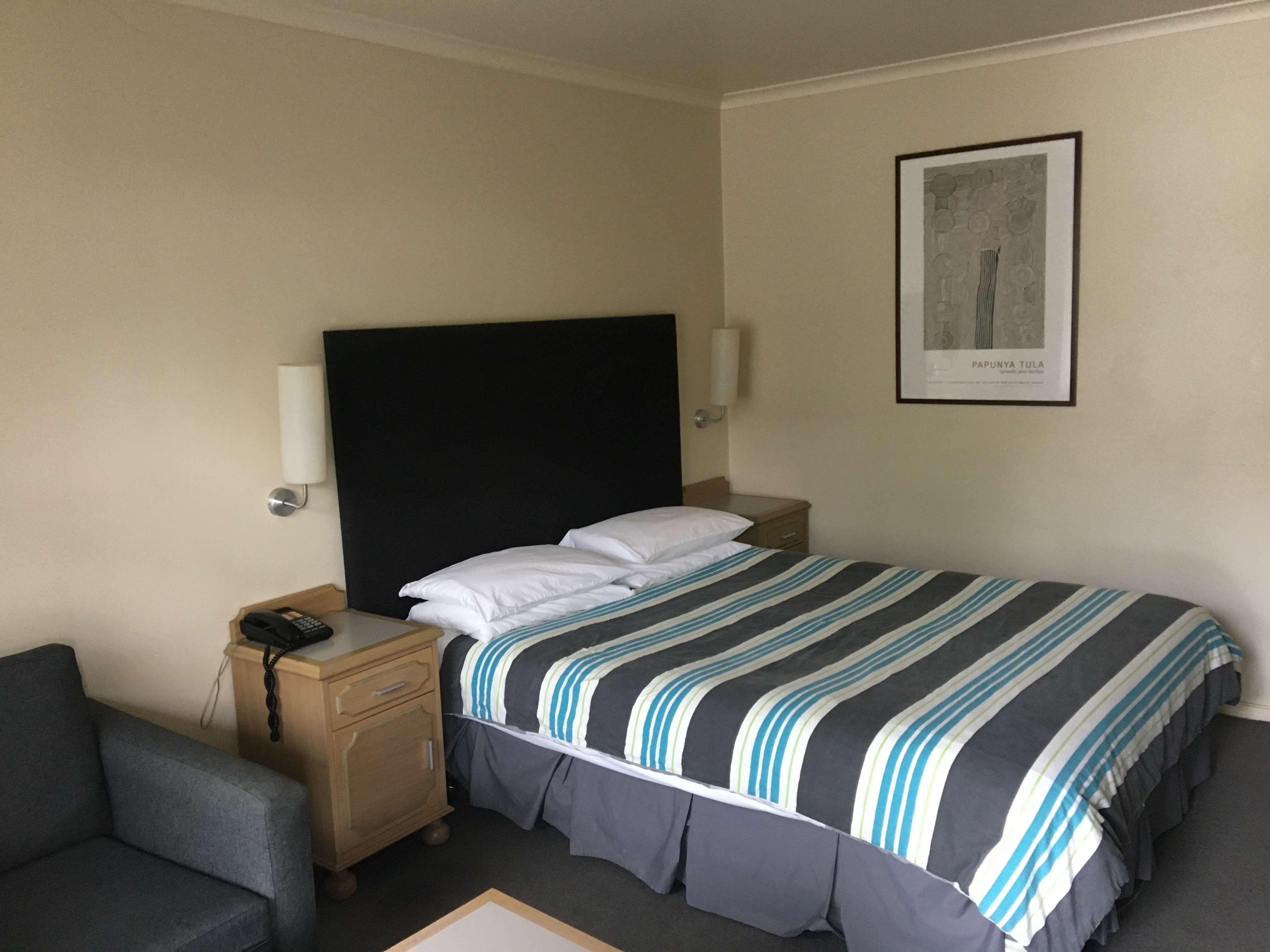 Best Western Plus The Tudor Box Hill Exterior photo