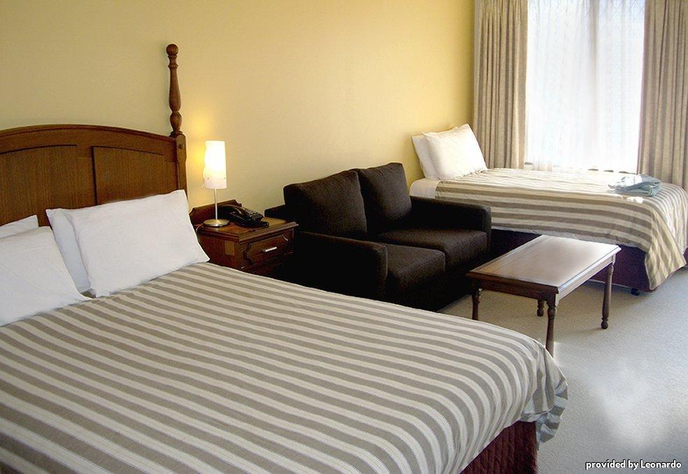 Best Western Plus The Tudor Box Hill Room photo
